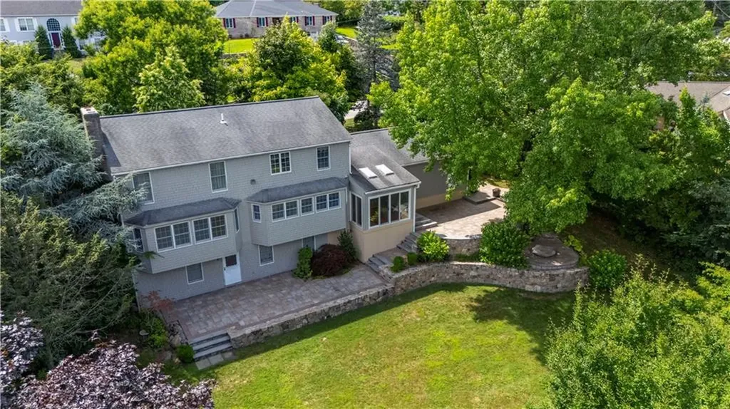 61 Kimberly Lane Cranston RI 02921