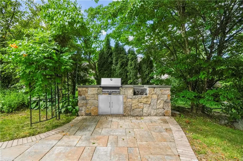 61 Kimberly Lane Cranston RI 02921