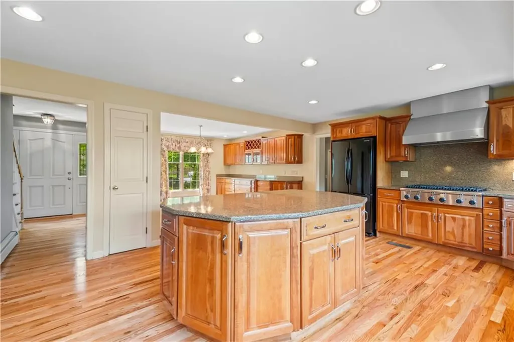 61 Kimberly Lane Cranston RI 02921