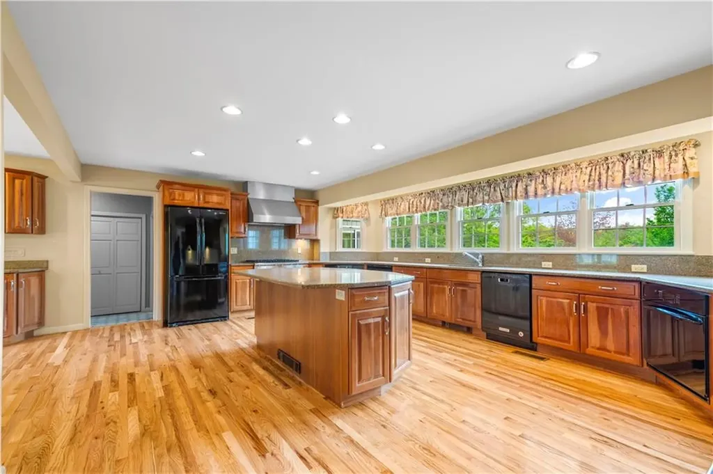 61 Kimberly Lane Cranston RI 02921