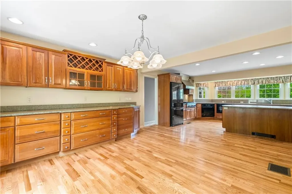 61 Kimberly Lane Cranston RI 02921