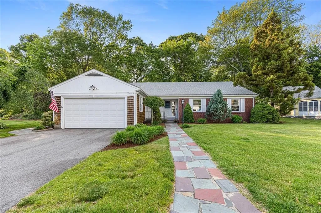 37 Beaumont Street East Providence RI 02916