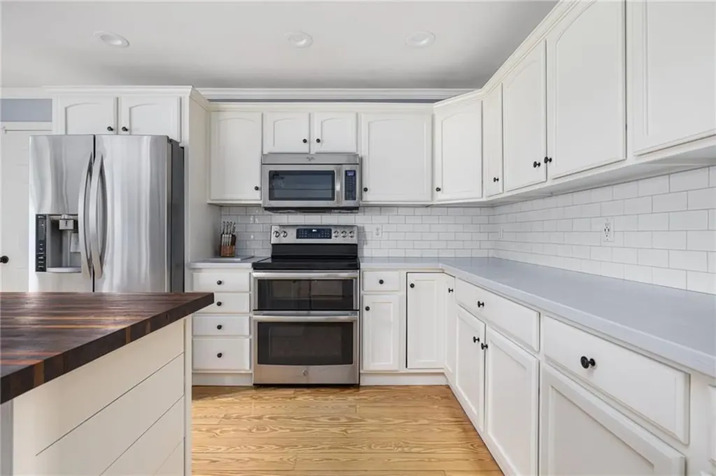 9 Spring Hill Road Portsmouth RI 02871