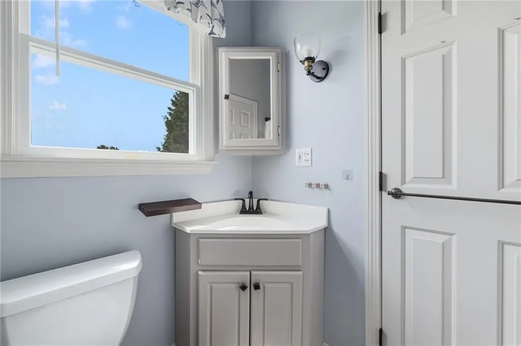 9 Spring Hill Road Portsmouth RI 02871