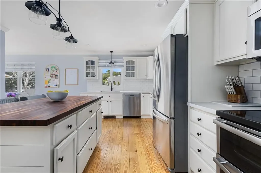 9 Spring Hill Road Portsmouth RI 02871