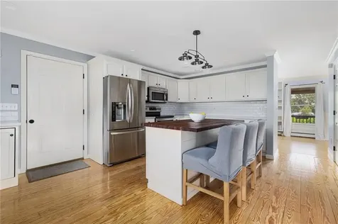 9 Spring Hill Road Portsmouth RI 02871