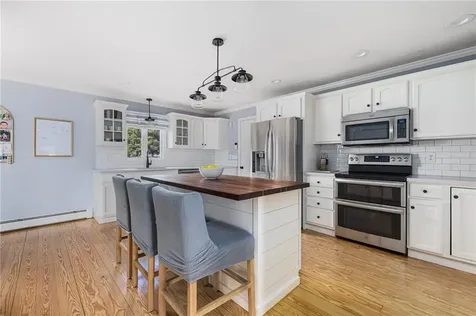 9 Spring Hill Road Portsmouth RI 02871