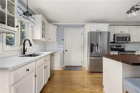 9 Spring Hill Road Portsmouth RI 02871