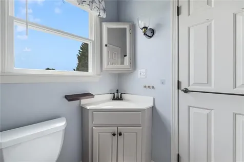 9 Spring Hill Road Portsmouth RI 02871