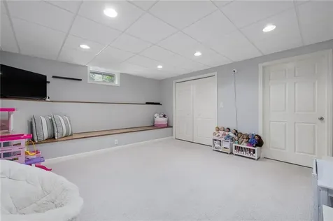 9 Spring Hill Road Portsmouth RI 02871