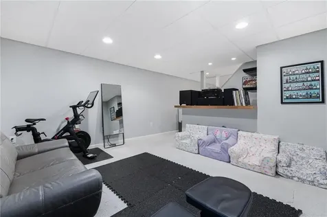 9 Spring Hill Road Portsmouth RI 02871