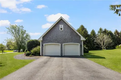 9 Spring Hill Road Portsmouth RI 02871