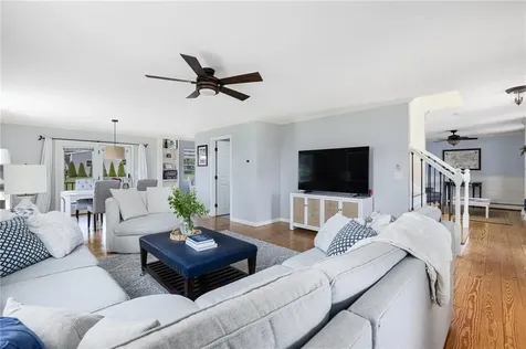 9 Spring Hill Road Portsmouth RI 02871