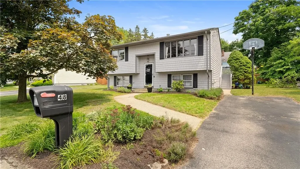 48 Oakridge Court Warwick RI 02886