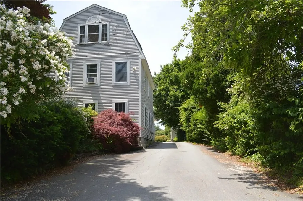 1028 East Main Road Portsmouth RI 02871