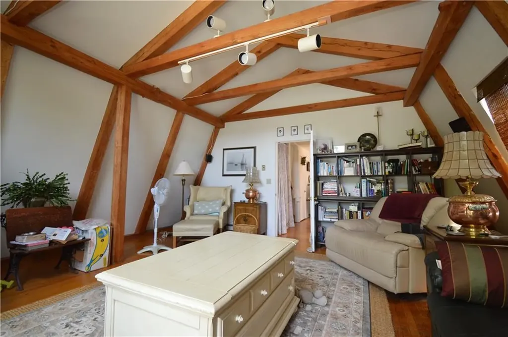 1028 East Main Road Portsmouth RI 02871