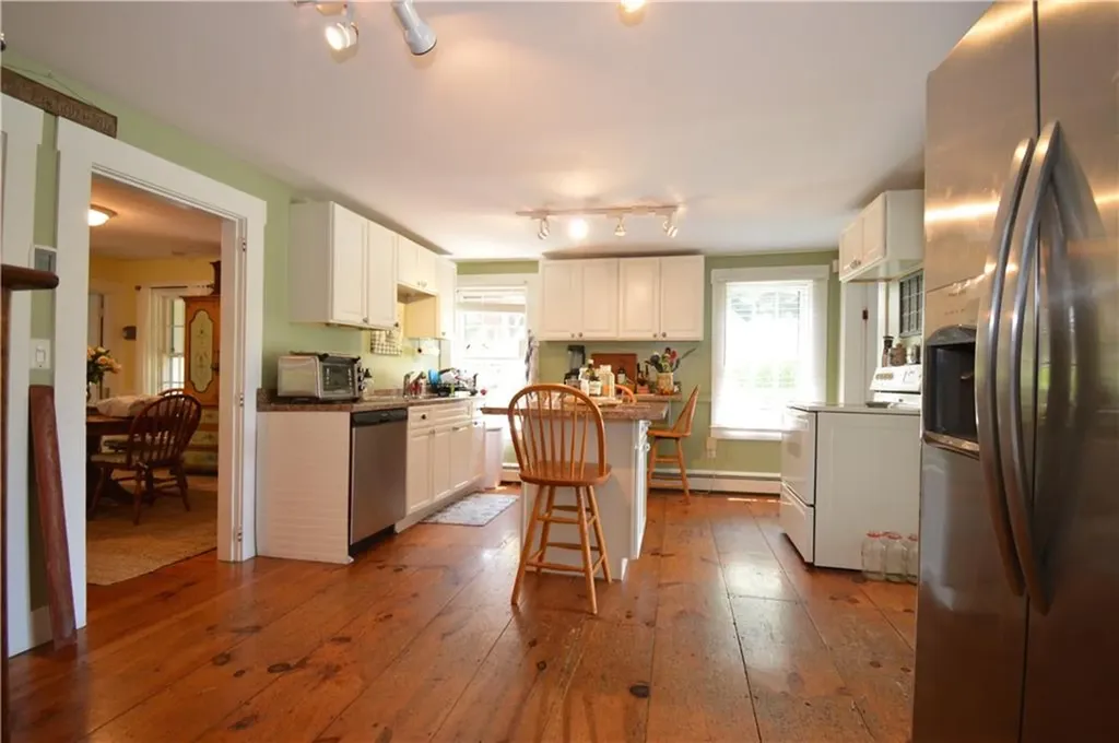 1028 East Main Road Portsmouth RI 02871
