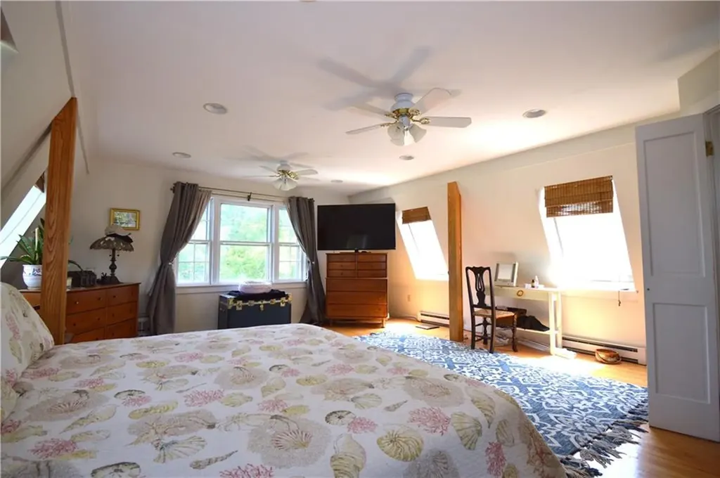 1028 East Main Road Portsmouth RI 02871