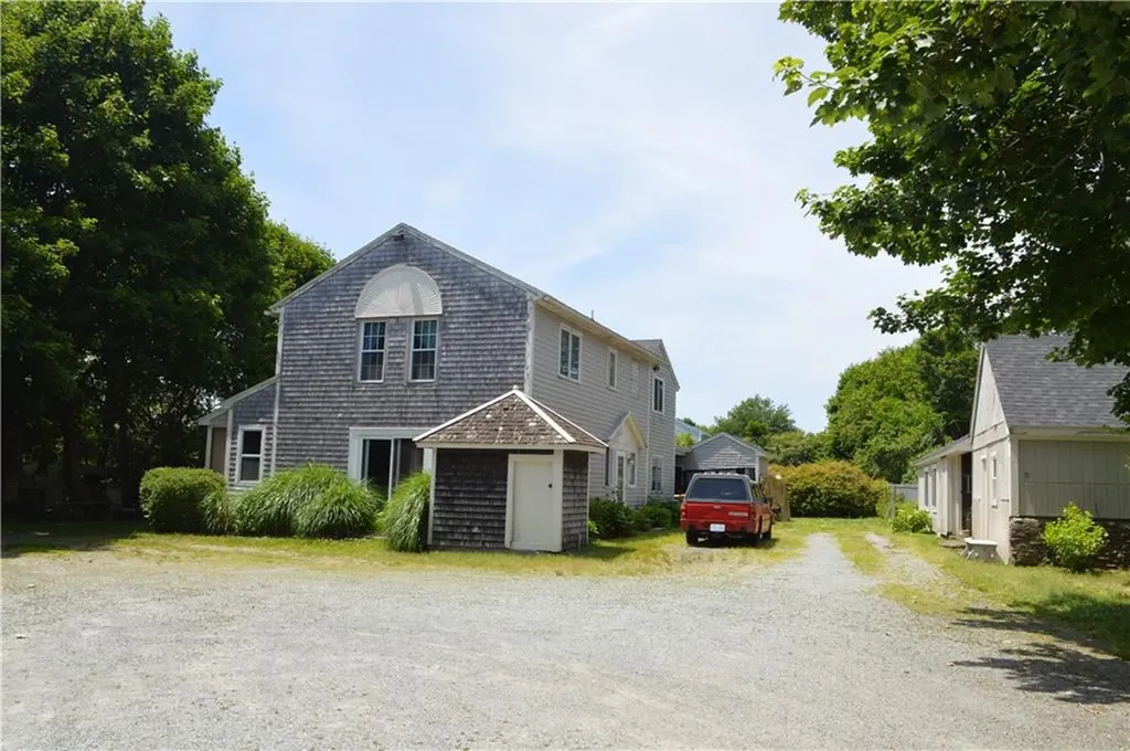 1028 East Main Road Portsmouth RI 02871
