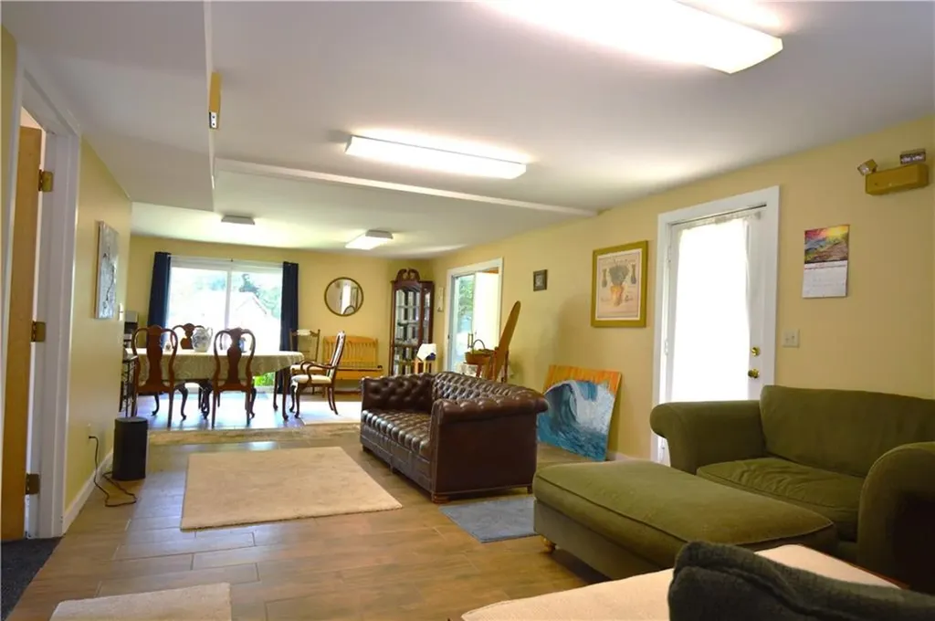 1028 East Main Road Portsmouth RI 02871