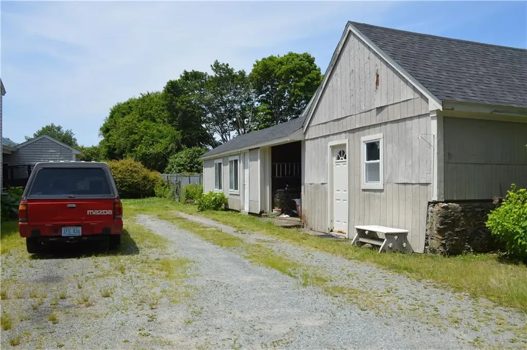 1028 East Main Road Portsmouth RI 02871