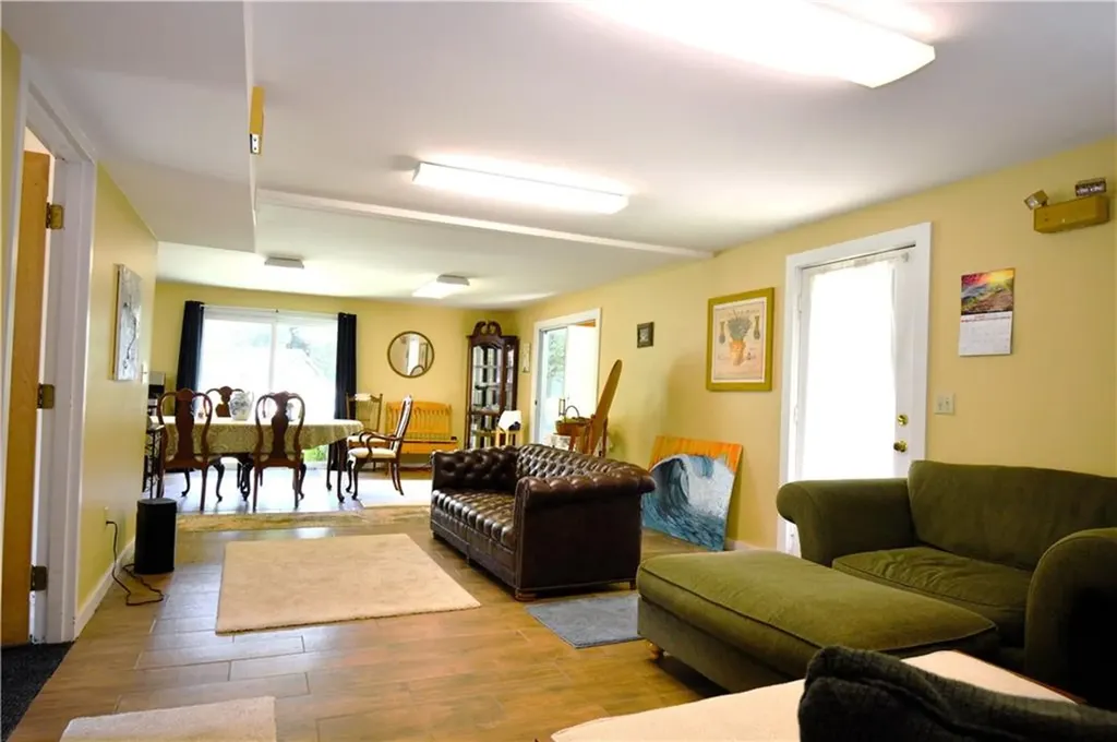 1028 East Main Road Portsmouth RI 02871