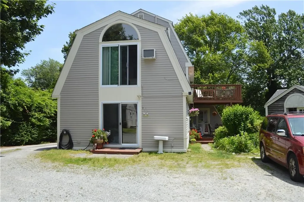 1028 East Main Road Portsmouth RI 02871