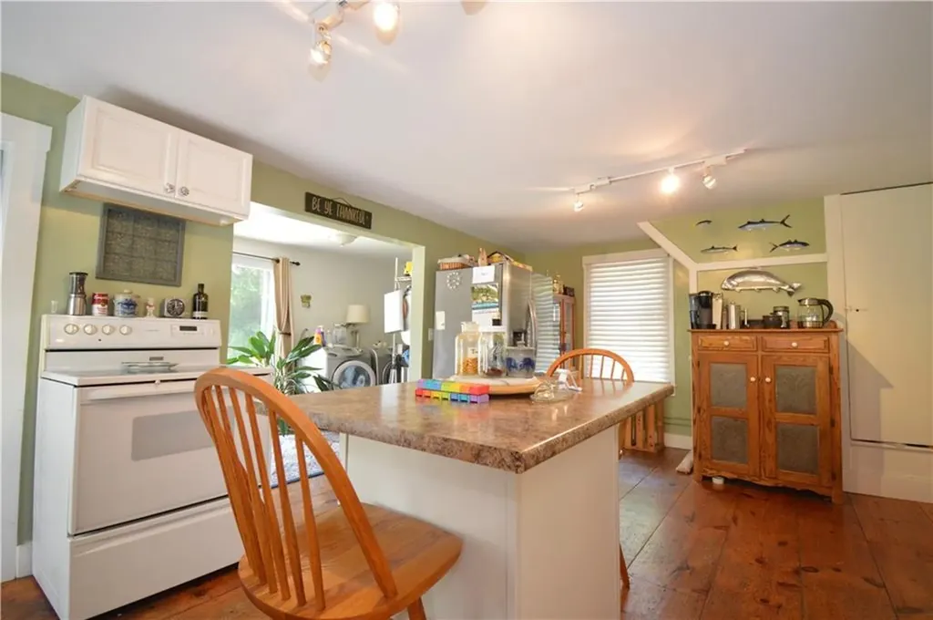 1028 East Main Road Portsmouth RI 02871