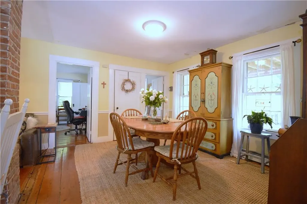 1028 East Main Road Portsmouth RI 02871