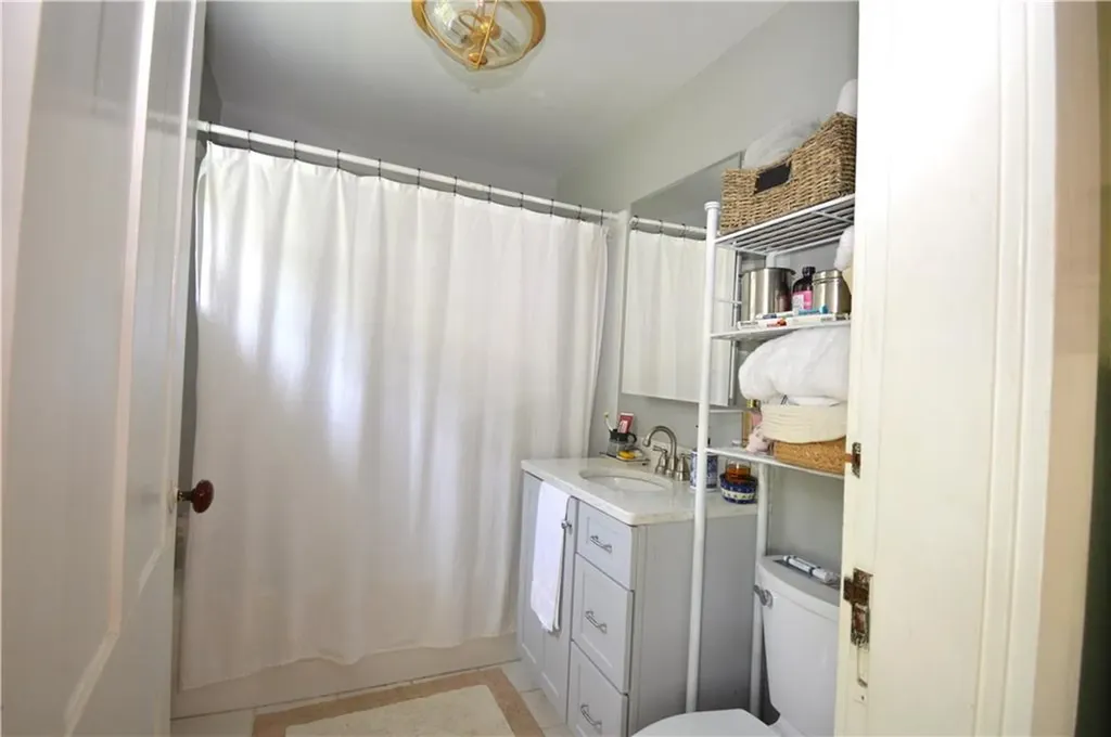 1028 East Main Road Portsmouth RI 02871