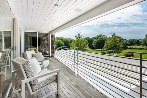 230 Briarwood Lane Portsmouth RI 02871