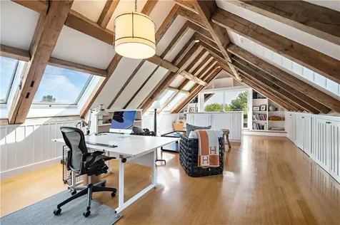 230 Briarwood Lane Portsmouth RI 02871