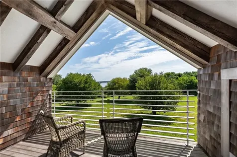 230 Briarwood Lane Portsmouth RI 02871