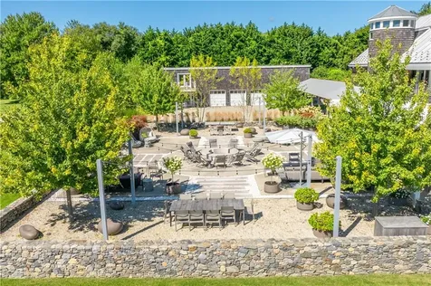 230 Briarwood Lane Portsmouth RI 02871