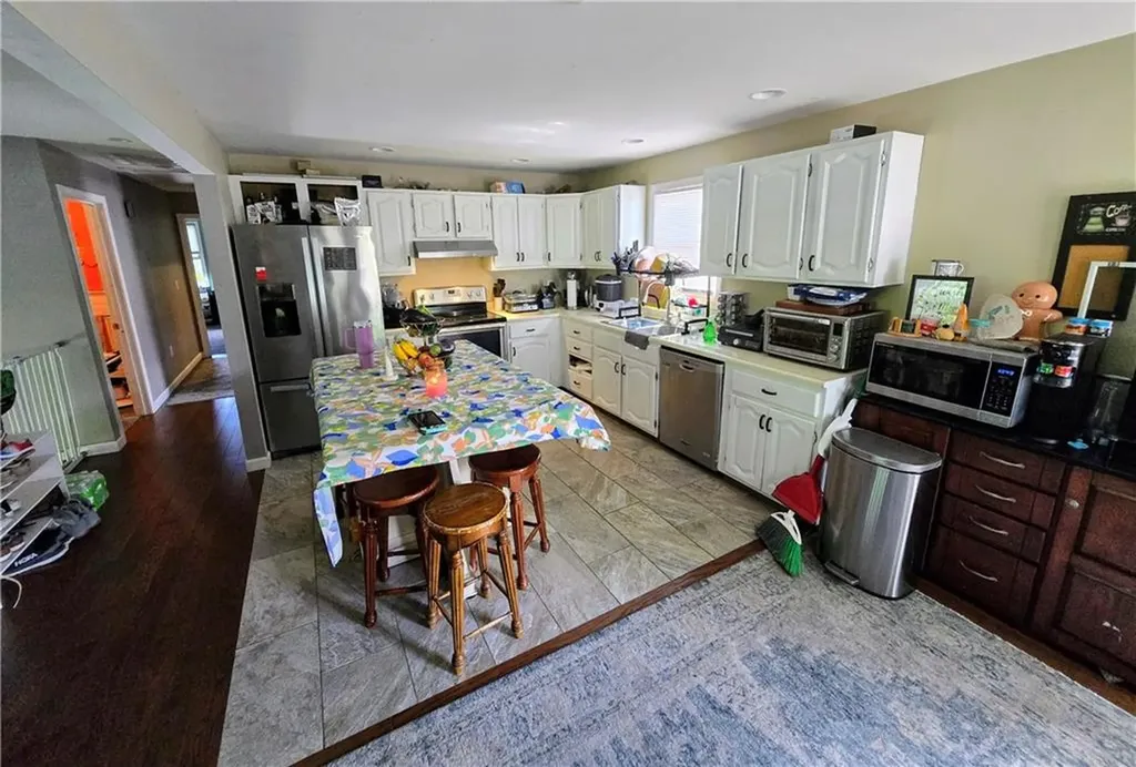 383 Massasoit Avenue East Providence RI 02914