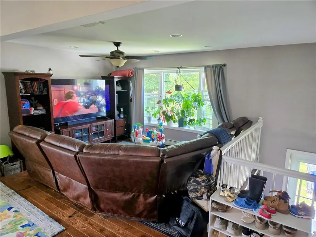 383 Massasoit Avenue East Providence RI 02914