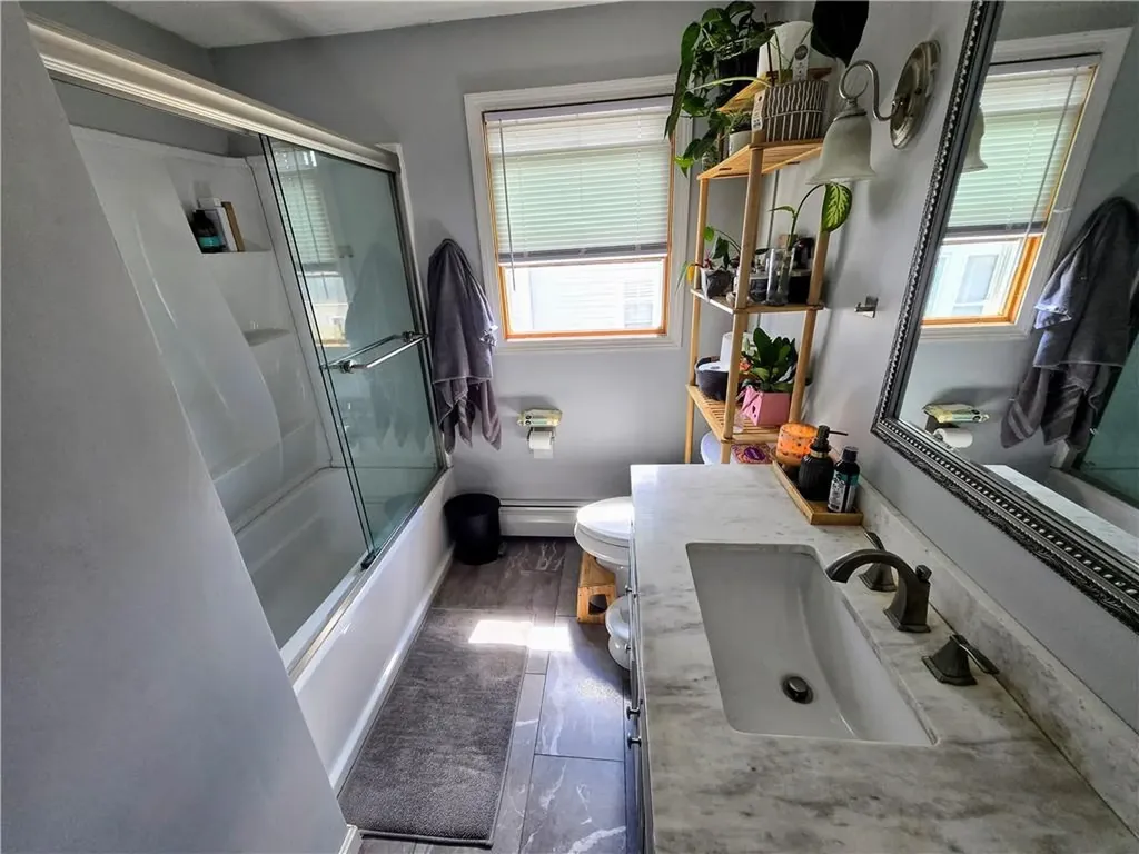 383 Massasoit Avenue East Providence RI 02914