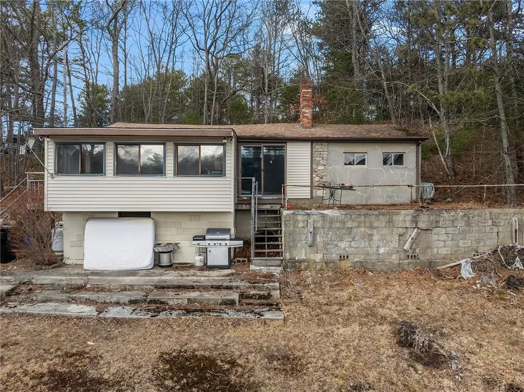 18 Tarklin Pond Drive North Smithfield RI 02896