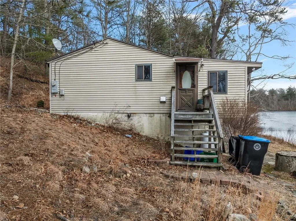 18 Tarklin Pond Drive North Smithfield RI 02896