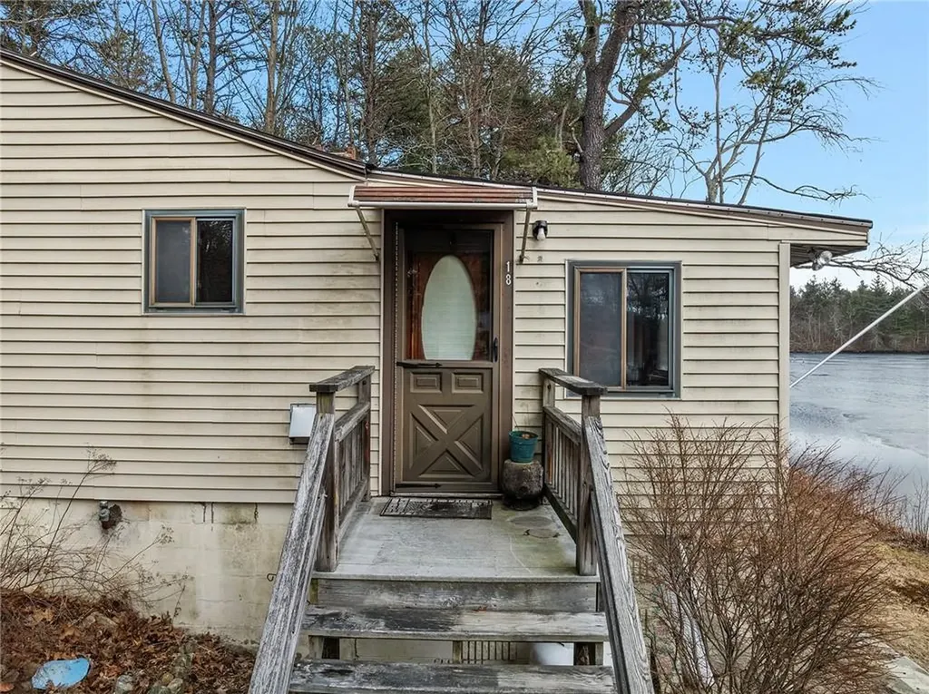 18 Tarklin Pond Drive North Smithfield RI 02896