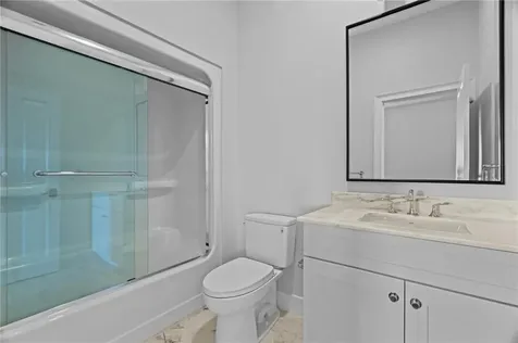 18 State Street Bristol RI 02809