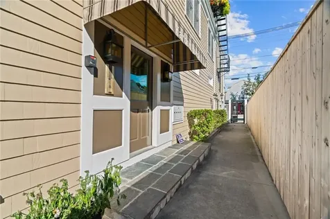 18 State Street Bristol RI 02809