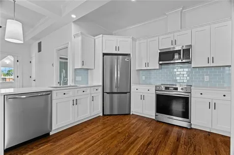 18 State Street Bristol RI 02809