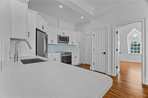 18 State Street Bristol RI 02809