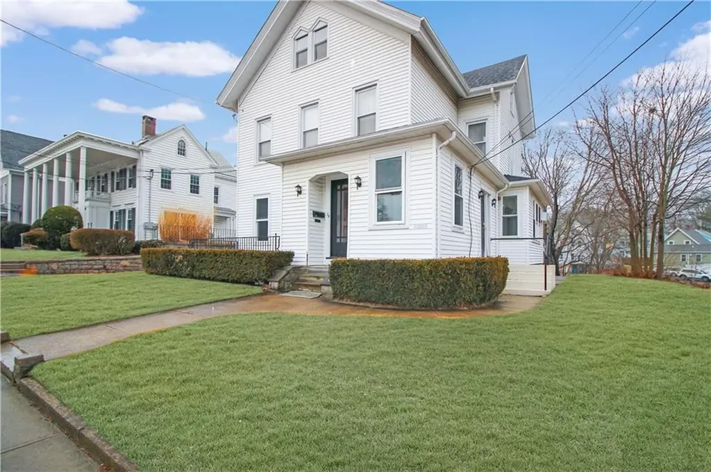 39 Grove Avenue Westerly RI 02891