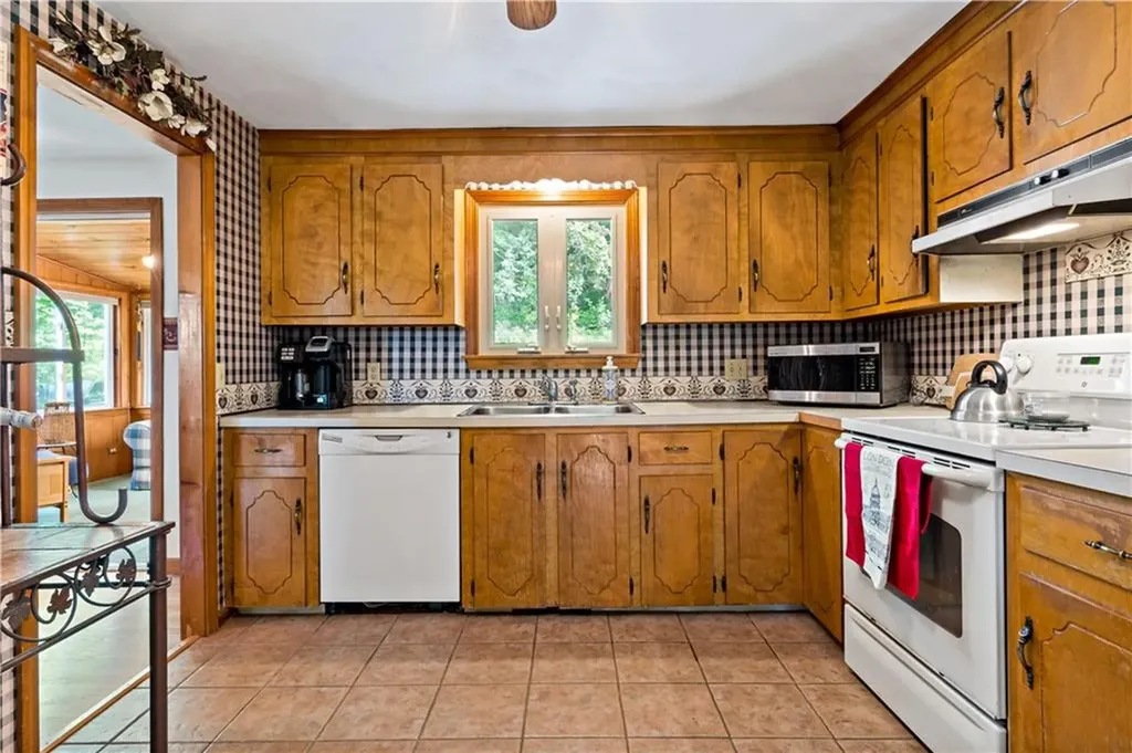 17 Carolyn Drive West Warwick RI 02893