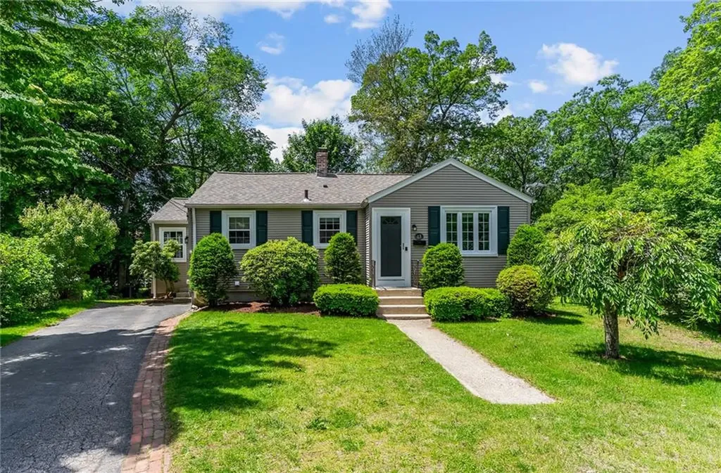 13 Angela Court North Providence RI 02904