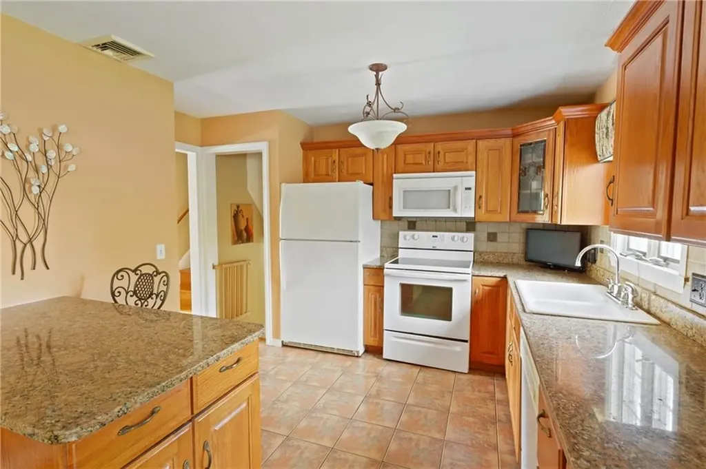 35 Benjamin Avenue Cranston RI 02920