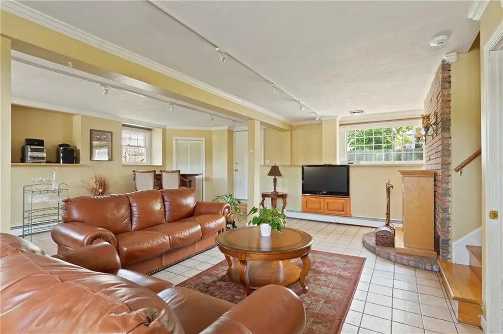 35 Benjamin Avenue Cranston RI 02920