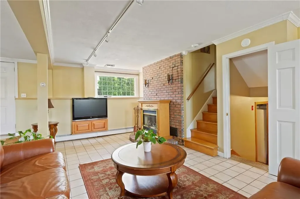 35 Benjamin Avenue Cranston RI 02920